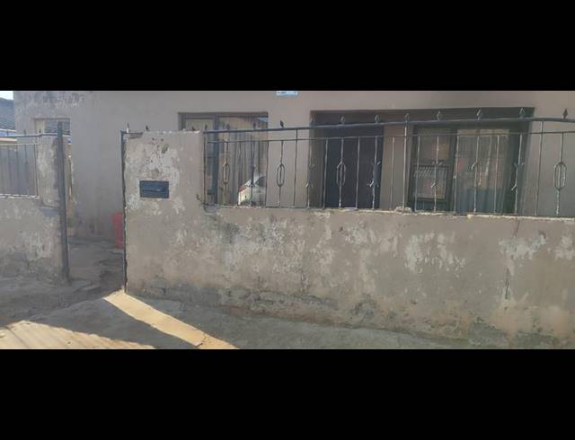 11 BEDROOM HOUSE FOR SALE IN MAPETLA